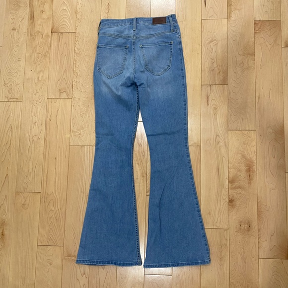 Hollister Hi-Rise Flare Jeans size 26 - Picture 2 of 5